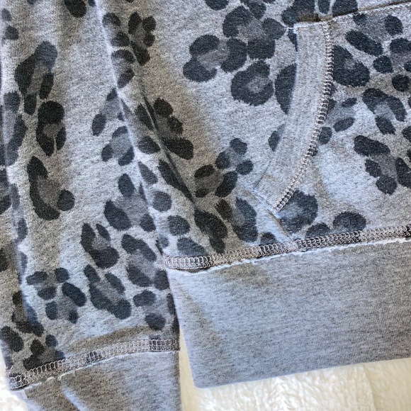 Aeropostale - Grey Leopard Sweatshirt - Picture 5 of 5